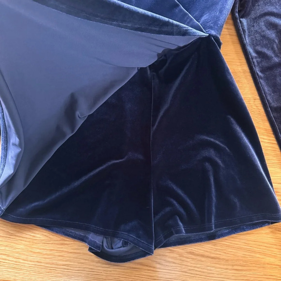 Urban Outfitters Brooklyn Blue Velvet Romper Playsuit Size Small - Picture 5 of 11